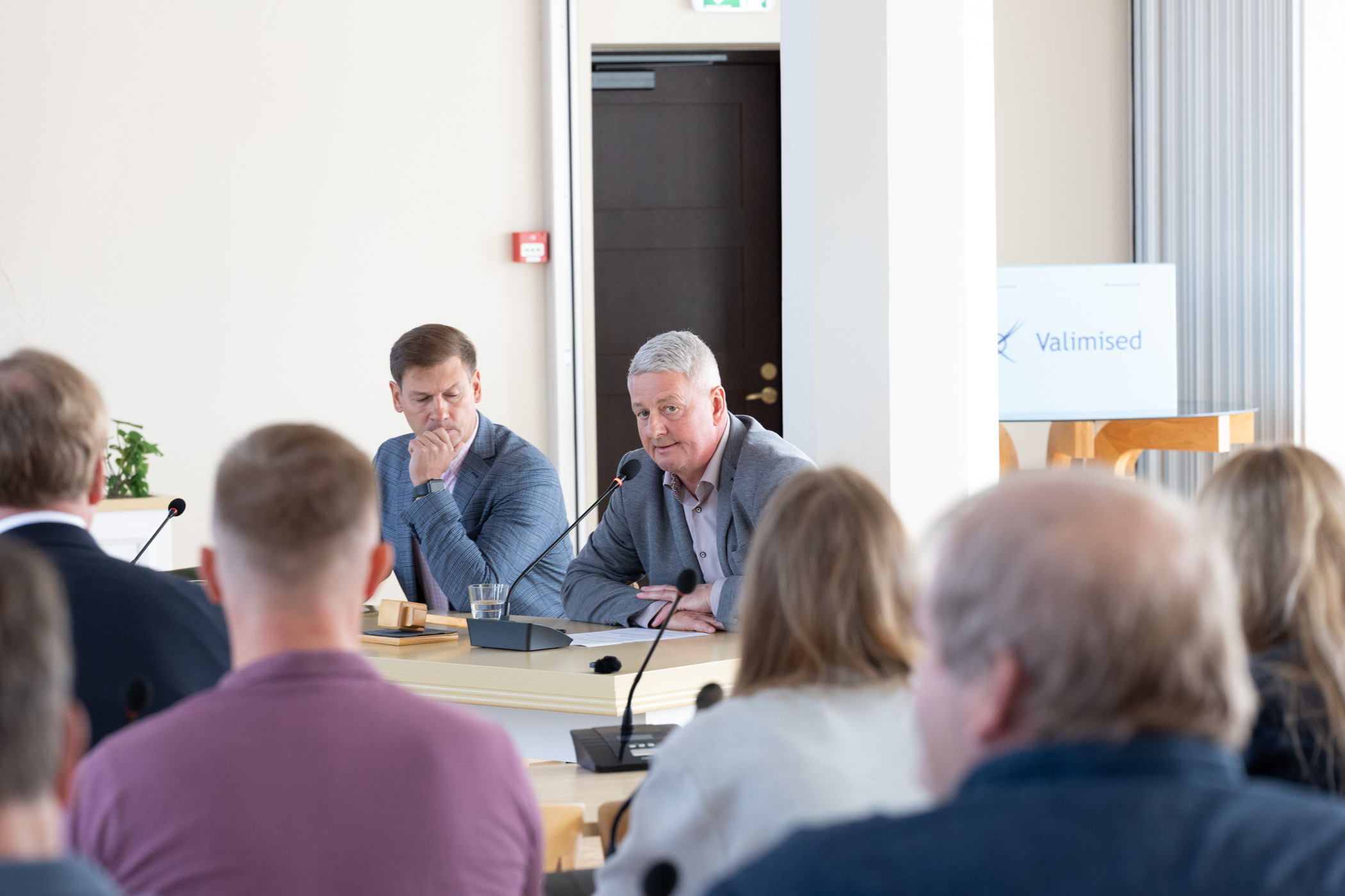 13 poolthäälega kinnitati ka volikogu aseesimehe Toomas Sarapuu umbusaldus. Fotod: AIGAR NAGEL